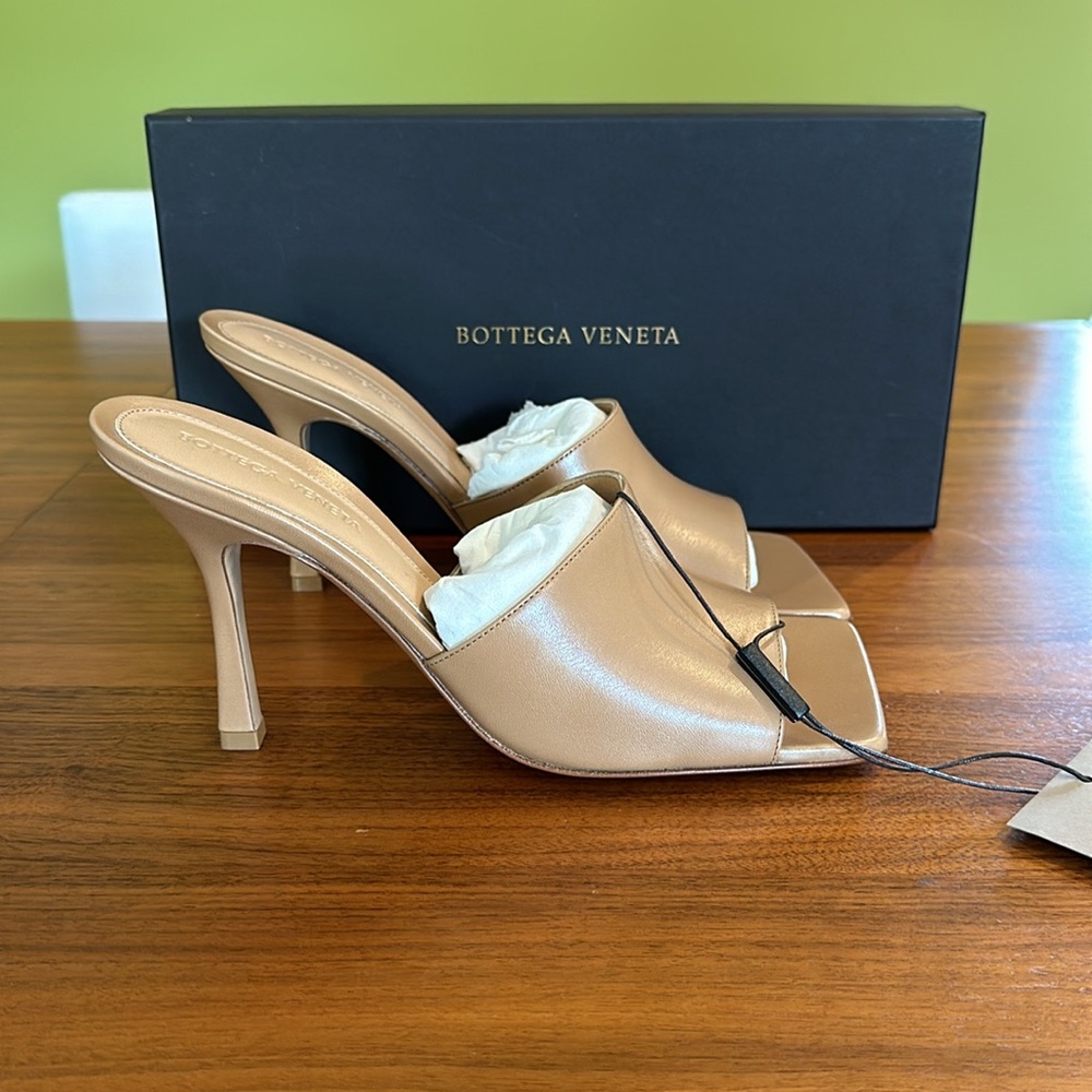 Bottega Veneta Tan Leather Square-Toe Mule Heels - Picture 3 of 6